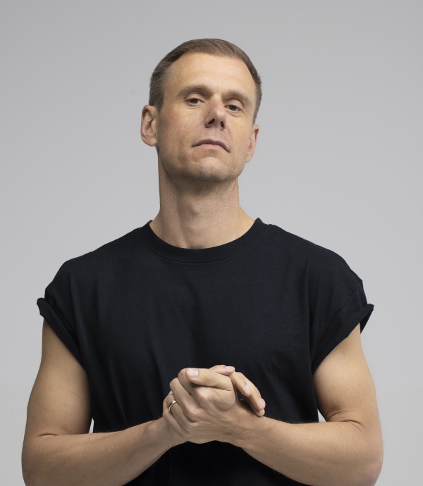 L'incroyable maître de l'électro Armin van Buuren sera au Touquet Music Beach Festival le 28 août 2026 !